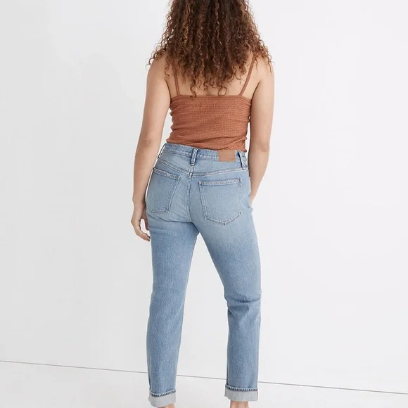 The High-Rise Slim Boyjean in Birchwood Wash - NWT - Picture 8 of 9